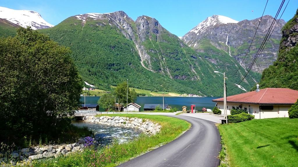 Bjørke Hjorundfjord Hostel מראה חיצוני תמונה